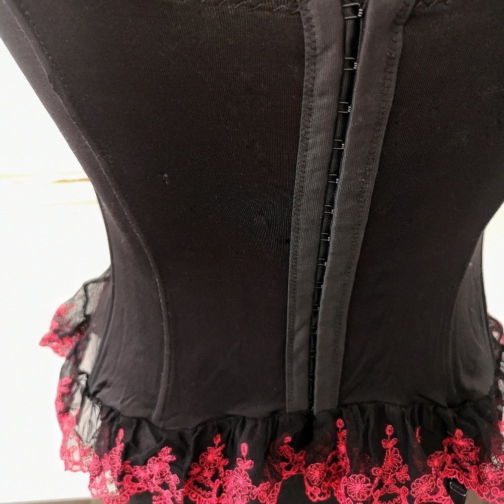 Vintage Romantic Red Floral Laced Corset - Picture 10 of 11